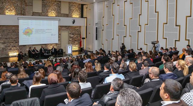 EMBARQ Türkiye ve İZKA işbirliğinde Yaşanabilir Şehirler Sempozyumu 2014, 20 Kasım tarihinde İzmir Mimarlık Merkezi'nde gerçekleştirildi.